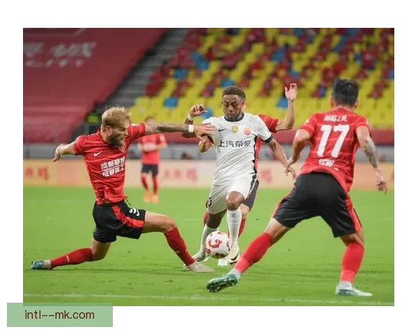 成都蓉城勇夺中超季军突破历史巅峰 成就俱乐部新辉煌