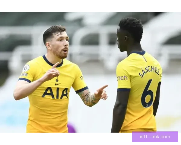 拜仁慕尼黑筹划强攻热刺防线转会市场锁定多名铁卫补强后防蓝图新