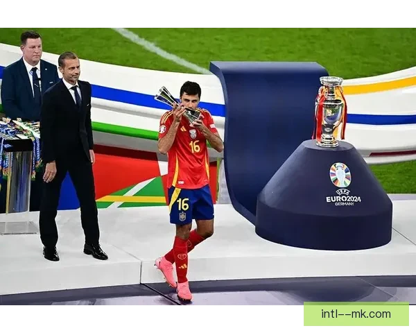 罗德里荣膺2024欧洲杯最佳球员展现全能中场魅力