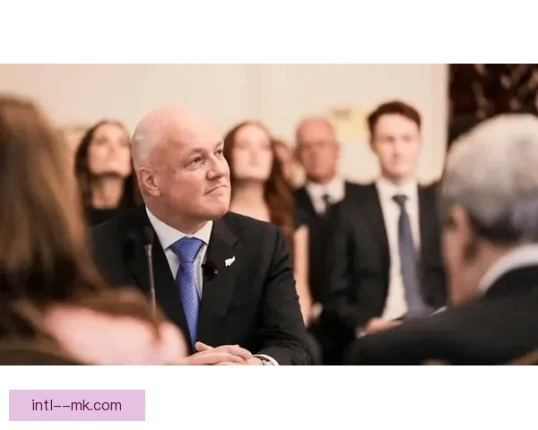 2026世界杯志愿者工牌官宣由国际时尚机构设计引发全球热议